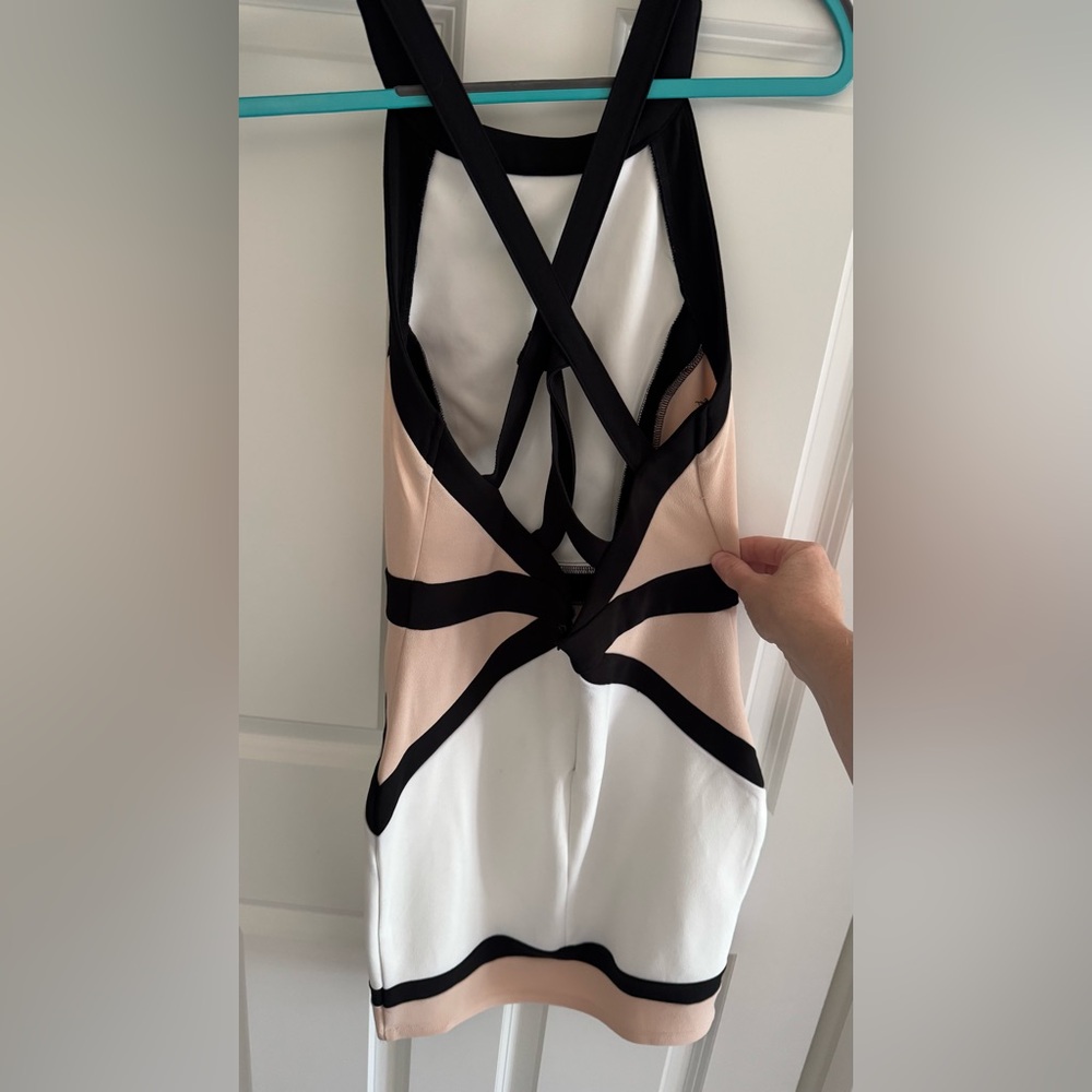 Elegant Black and White Colorblock Dress - Picture 2 of 2